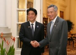 Japanese Prime Minister Shinzo Abe and Singapore Prime Minister Lee Hsien Loong 1
